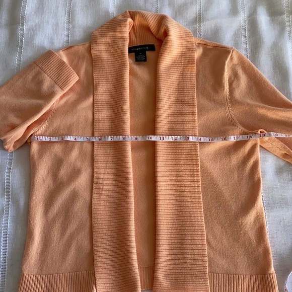 Soft peach 89th & Madison cardigan. - Picture 5 of 7